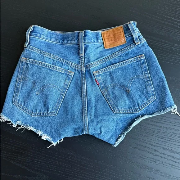 NWOT Levi's Denim Shorts - Picture 3 of 6